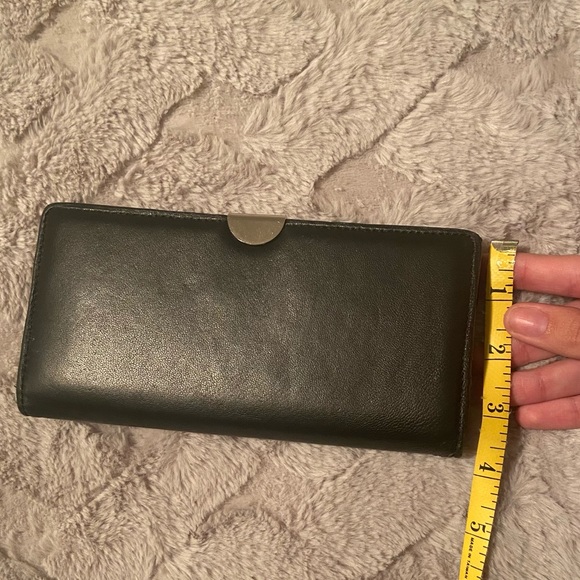 Bi-Fold Wallet with RIFD-Blocking Technology - Picture 5 of 6